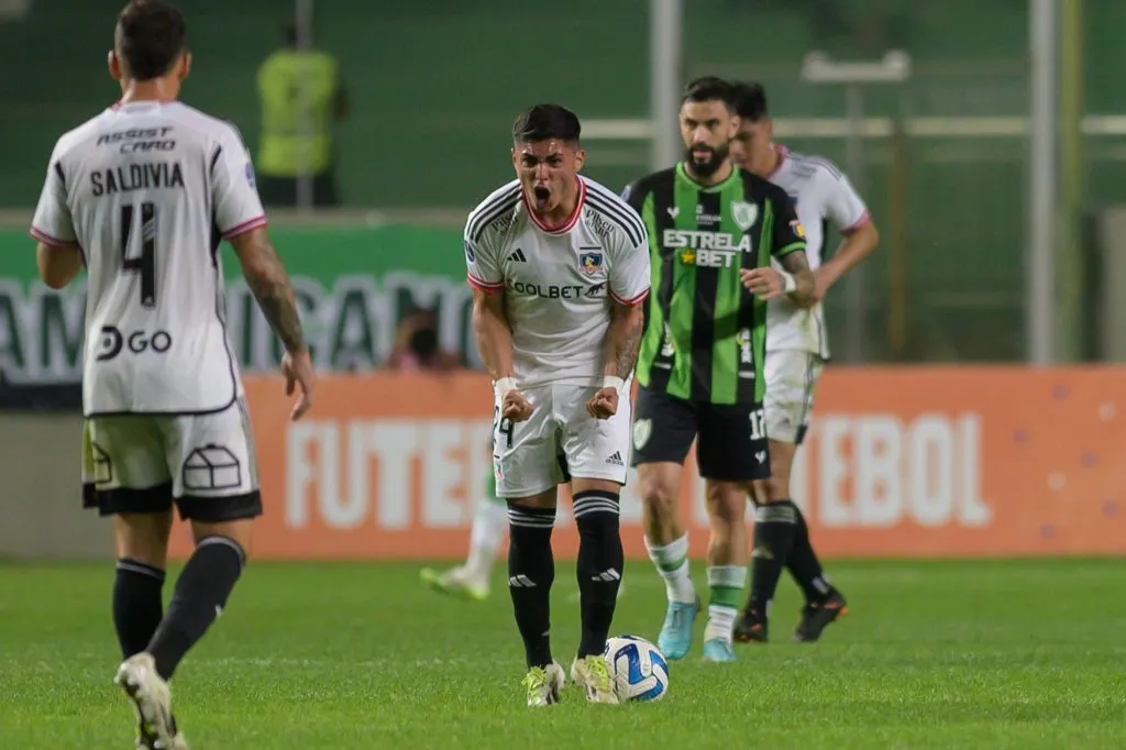 Jordhy Thompson anotó el descuento de Colo Colo en la derrota por 5-1 ante América Mineiro en Brasil, por los playoffs de Copa Sudamericana. (Foto: AGIF/Photosport)