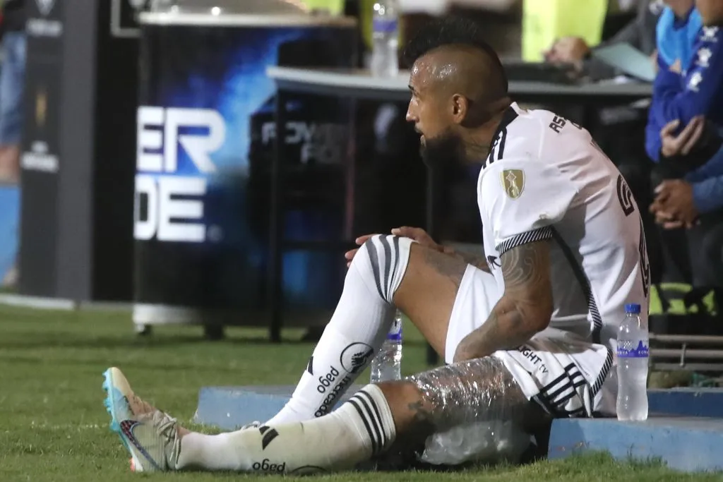 Vidal volvió a resentirse en la misma zona que en el partido disputado en Mendoza (Foto: Jonnathan Oyarzun/Photosport)
