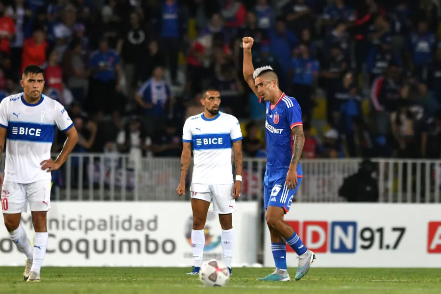 Fernández tuvo una muy buena pretemporada con la U (Photosport)