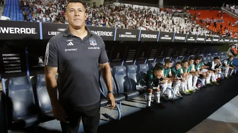 Jorge Almirón define a los citados de Colo Colo para el encuentro ante Godoy Cruz. (Foto: Photosport)
