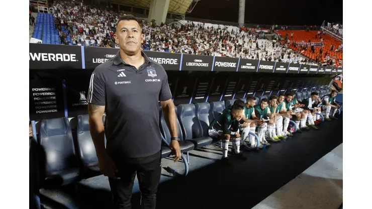 Jorge Almirón define a los citados de Colo Colo para el encuentro ante Godoy Cruz. (Foto: Photosport)
