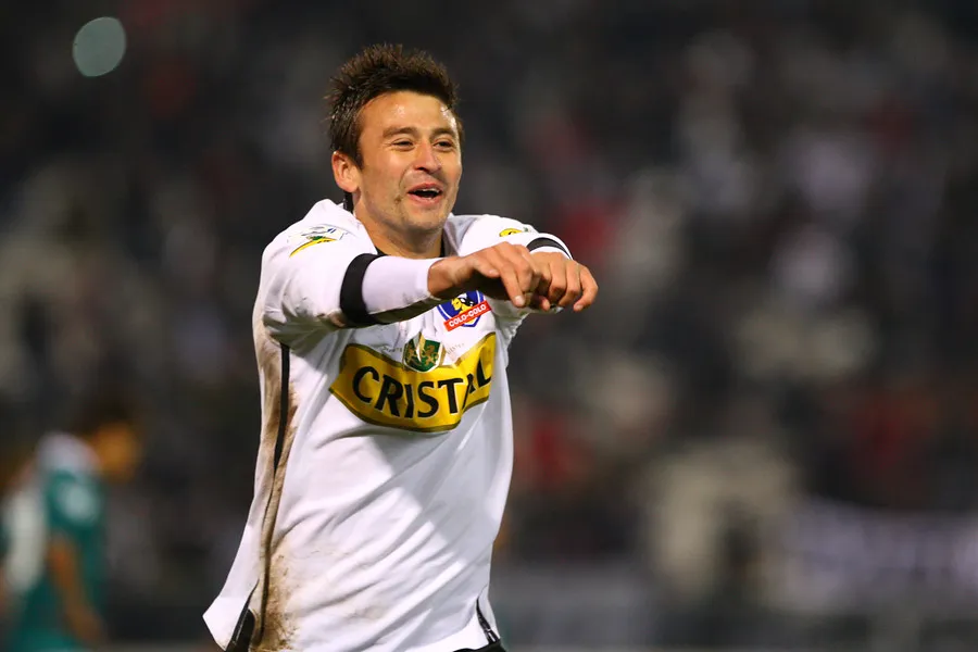 Gutiérrez celebrando uno de sus pocos goles en Colo Colo. | Foto: Photosport