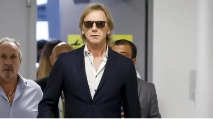 Ricardo Gareca llegando a Chile para su presentación en La Roja.