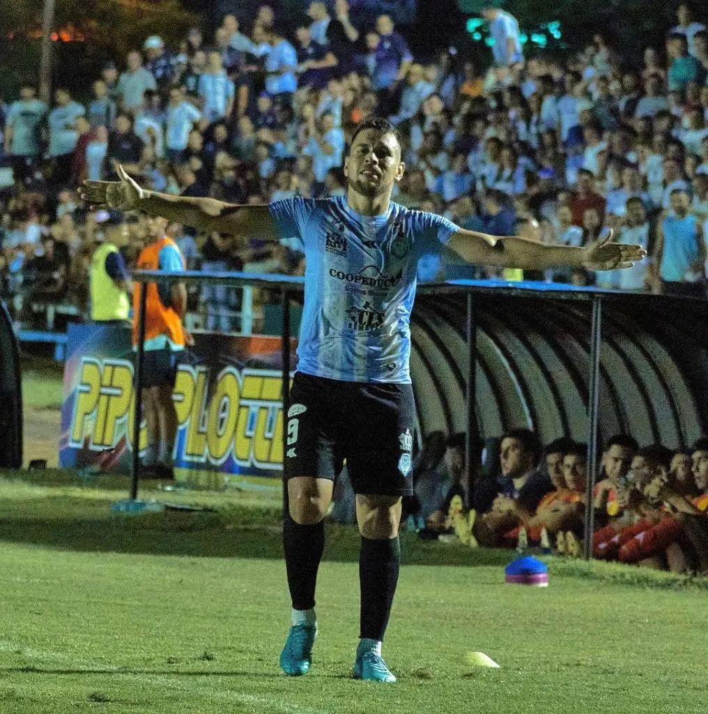 Nildo Vera puede ser el nuevo delantero de Curicó gracias a Darío Lezcano (Instagram)