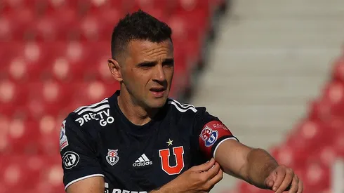 Montillo coquetea con una despedida en Universidad de Chile.