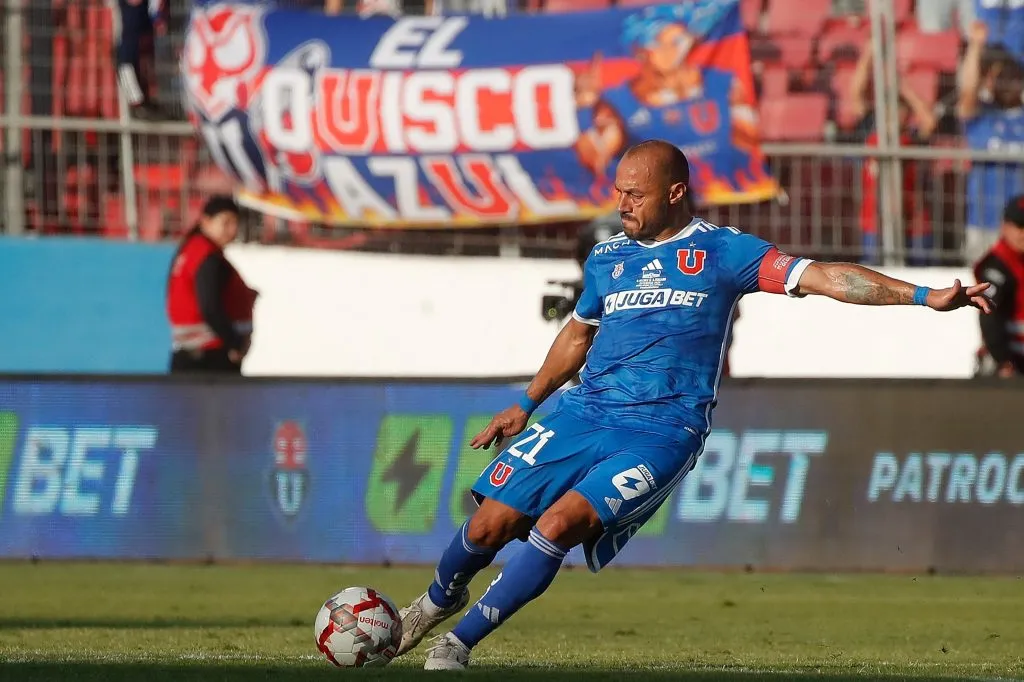 Marcelo Díaz es el capitán de la Universidad de Chile en la temporada 2024. (Foto: Photosport)