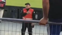 Guardia de seguridad se emociona tras cantar el himno de la U.