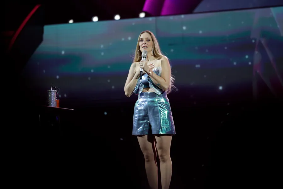 Una Alison Mandel que fue a la segura. Cumplió (Agencia Uno)