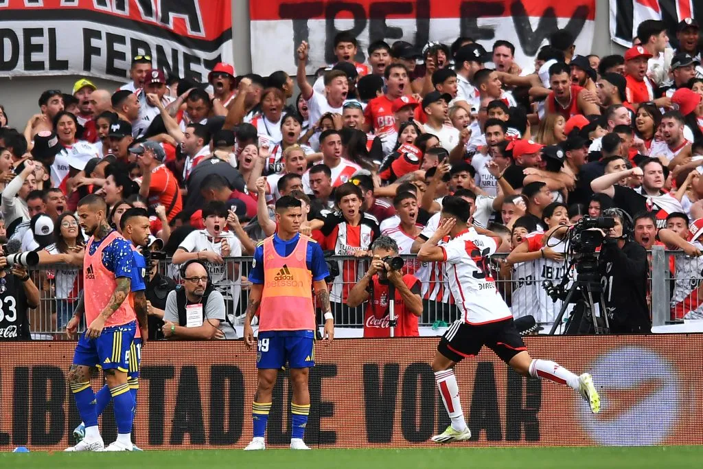 Pablo Solari celebrando su gol en el River Plate vs Boca Juniors. (Foto: Marcelo Endelli/Getty Images)