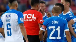 El delantero de 33 años se fue expulsado en su debut.