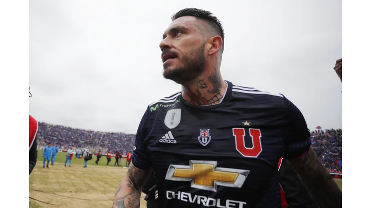 Mauricio Pinilla fue recibido de gran forma por los hinchas de la U. (Foto: Photosport)