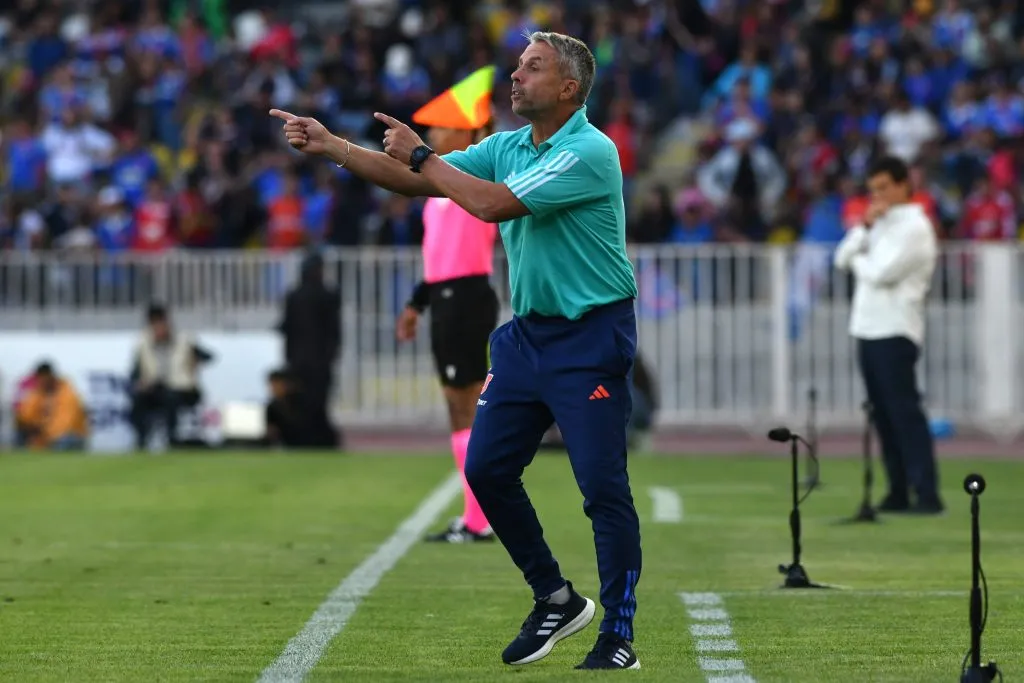 Gustavo Álvarez iniciará la temporada con Gabriel Castellón en el arco. (Foto: Photosport)