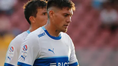 El delantero nacido en Renca vio la roja desde el banco de suplentes