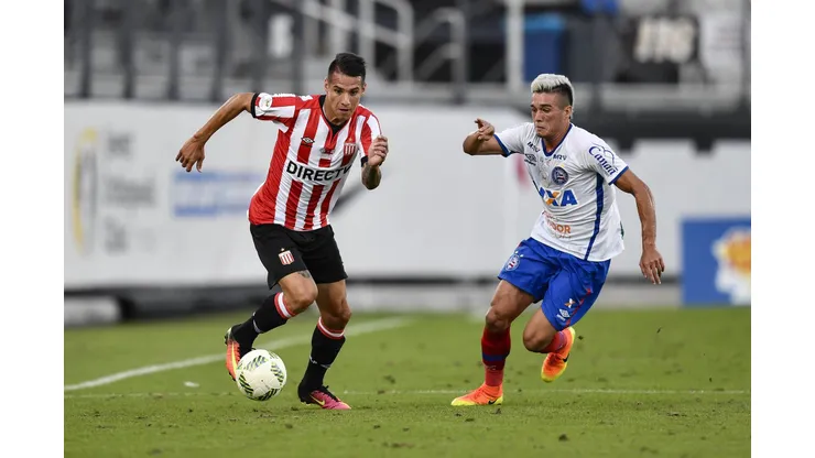 Auzqui se inició en Estudiantes y luego pasó por clubes como San Lorenzo, River Plate, Lanús, Huracán y Ferencváros de Hungría