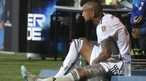 Arturo Vidal no pudo terminar el partido de Colo Colo vs Godoy Cruz. (Foto: Jonnathan Oyarzún/Photosport)