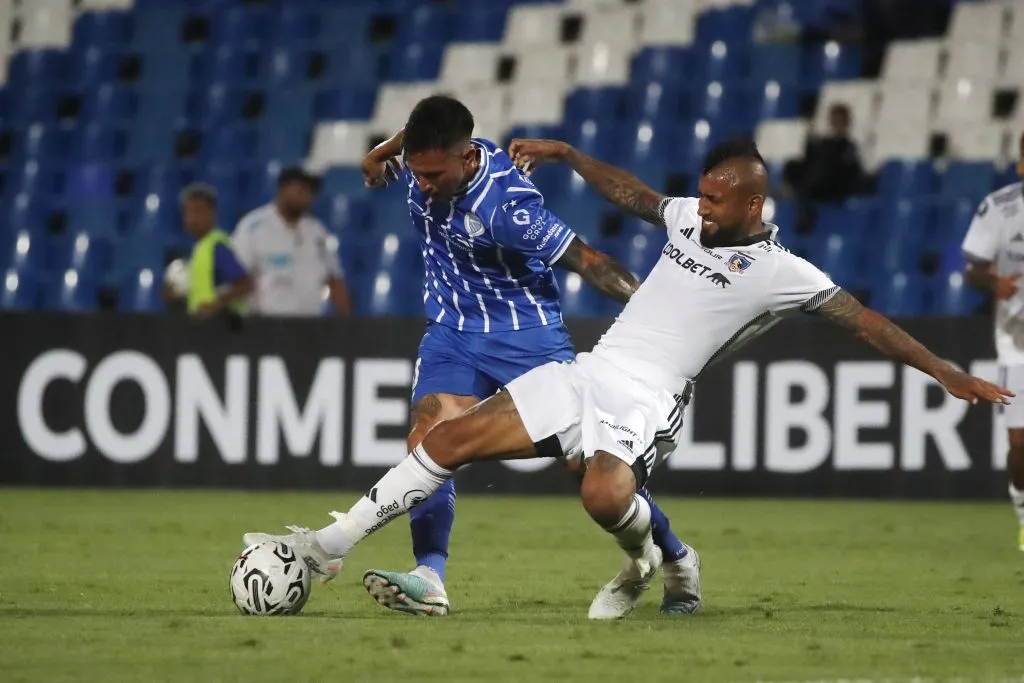 Arturo Vidal volvió a jugar Copa Libertadores con Colo Colo. (Foto: Jonnathan Oyarzún/Photosport(