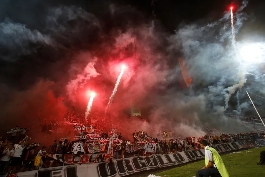 Carrozza carga contra hinchas de Colo Colo y todo los chilenos. | Foto: Photosport