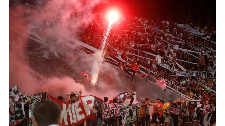 La hinchada del Cacique se hizo sentir en Mendoza.