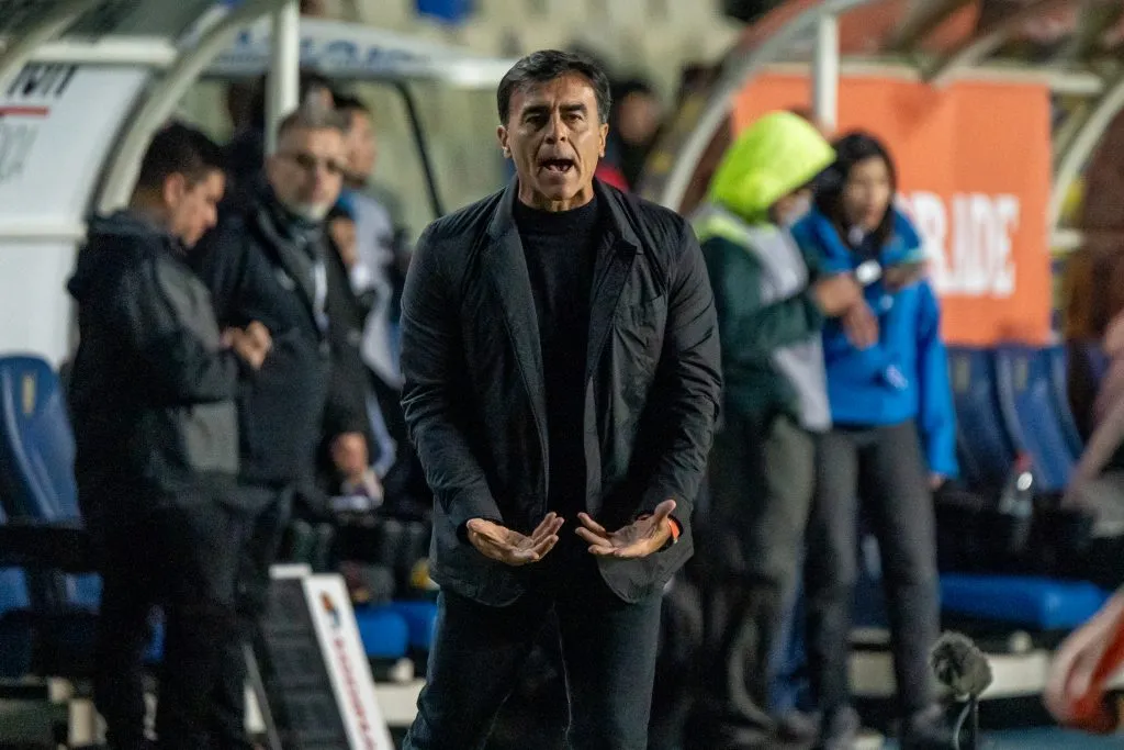 Gustavo Quinteros dejó de ser el director técnico de Colo Colo en diciembre de 2023, por decisión del directorio de Blanco y Negro. (Foto: Guillermo Salazar)
