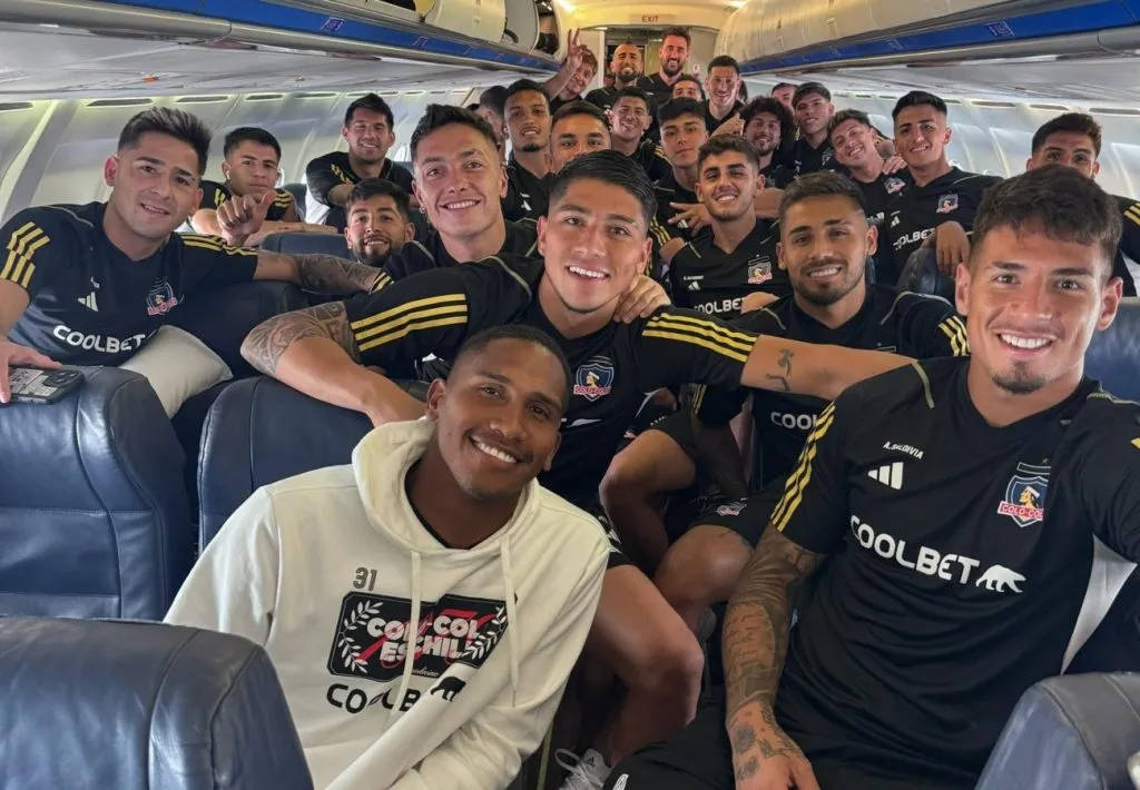 El plantel de Colo Colo viajó a Mendoza en un vuelo chárter.