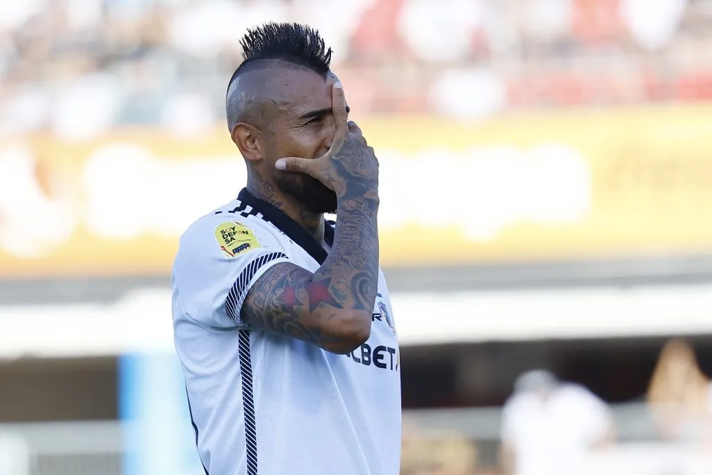 Arturo Vidal ya lleva un gol en su regreso a Colo Colo. (Foto: Marcelo Hernández/Photosport)