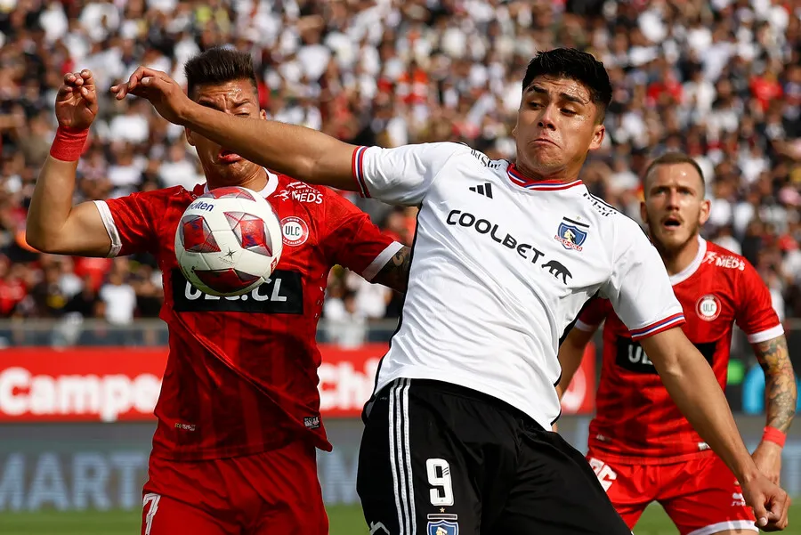Pizarro estaría perdiendo la pulseada en Colo Colo. | Foto: Photosport
