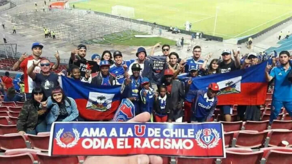 Dependerá de los clubes la aprobación de los hinchas extranjeros en los estadios (Archivo)