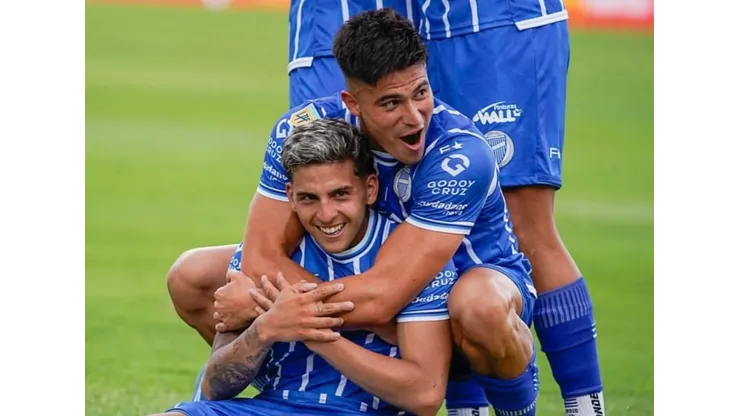 Hernán López Muñoz junto al defensa chileno Thomas Galdames se preparan en Godoy Cruz para el choque con Colo Colo. (Foto: Instagram)