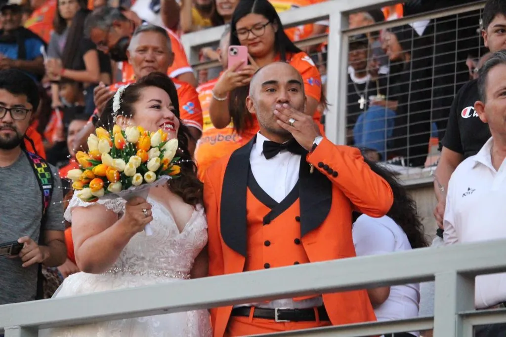 Carolina Araya y Ronald Ayán se casaron en Calama y luego fueron a ver a Cobreloa (Facebook)