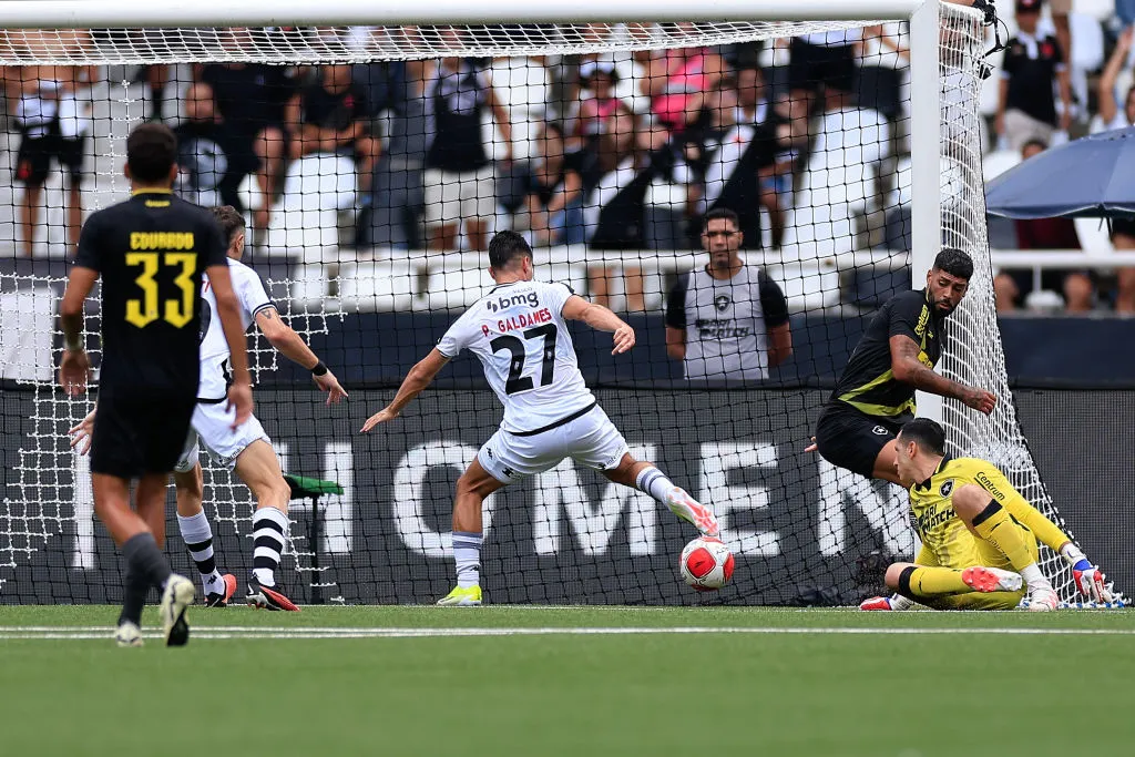 Pablo Galdames y su gol ante Botafogo con Vasco (Getty Images)