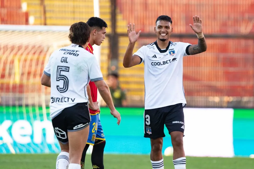 Daniel Gutiérrez sorprendió con un golazo desde fuera del área para abrochar la victoria de Colo Colo. (Foto: Guillermo Salazar)