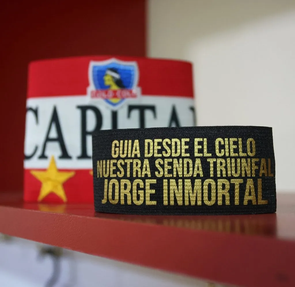 Cinta de luto que portarán los jugadores de Colo Colo ante Unión Española.