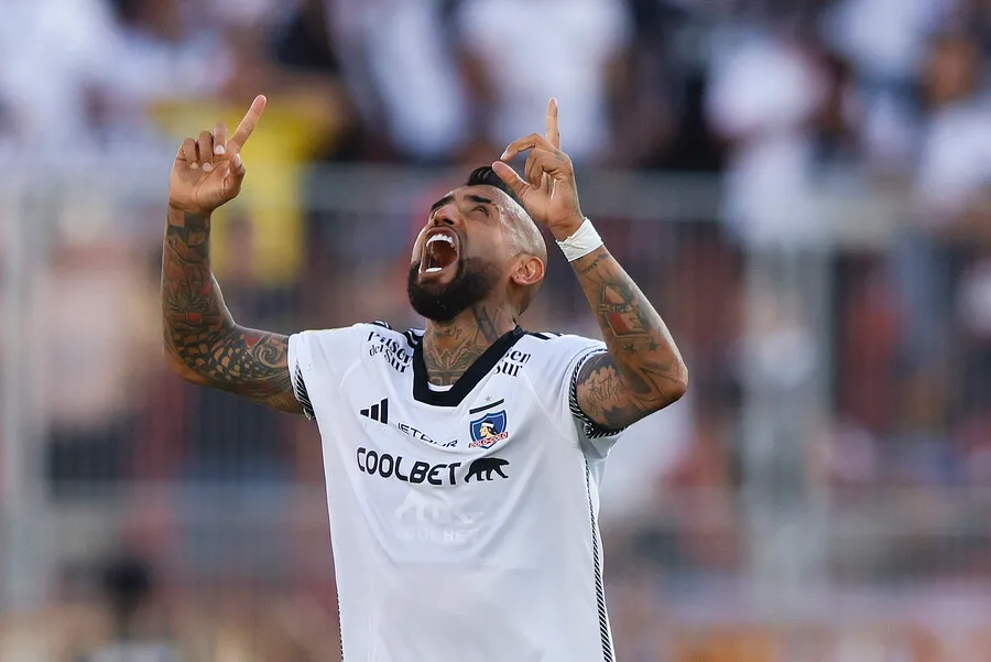 Arturo Vidal marcó diferencias en Colo Colo en el duelo ante Huachipato | Foto: Photosport