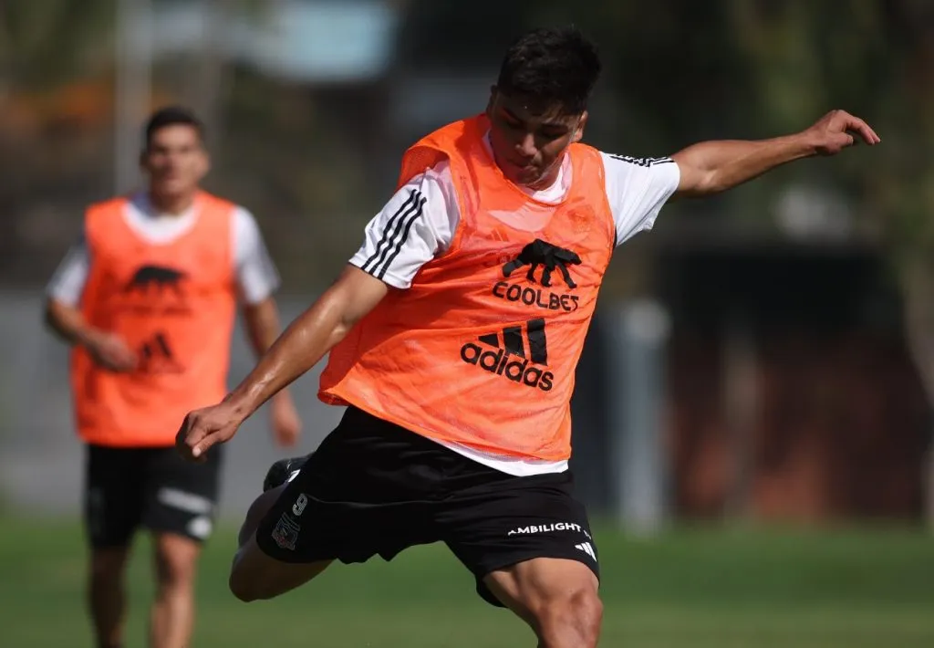 Damián Pizarro pone en aprietos al DT Jorge Almirón. (Foto: Colo Colo)