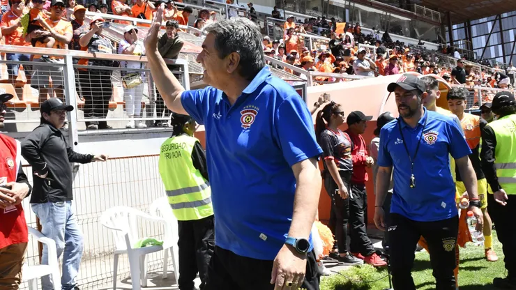 Víctor Merello le pide a Emiliano Astorga ser más ofensivo.
