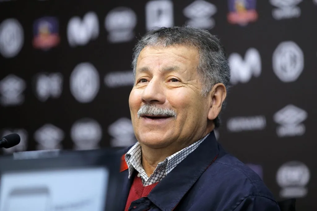 Yeyo Inostroza lapida a Gustavo Quinteros.