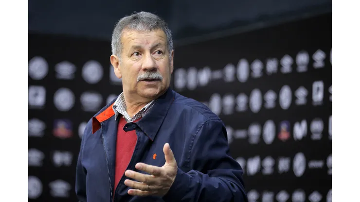 Yeyo Inostroza le pone presión a Colo Colo para el partido contra Alianza Lima. (Foto: Photosport)