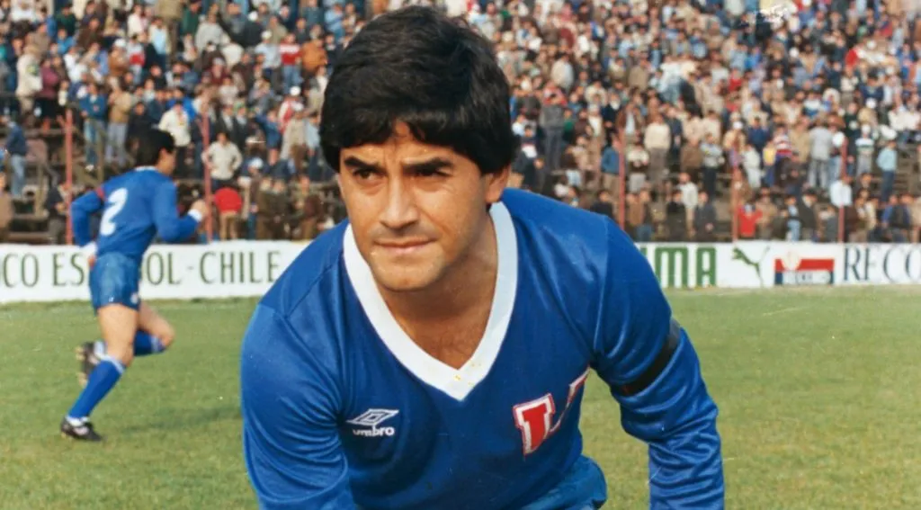 HÉCTOR CHICO HOFFENS alaba a Gustavo Álvarez.