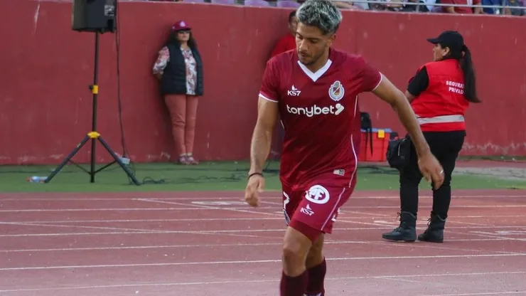 Deian Verón se quedará sin debutar en el fútbol chileno a raíz de una dura lesión
