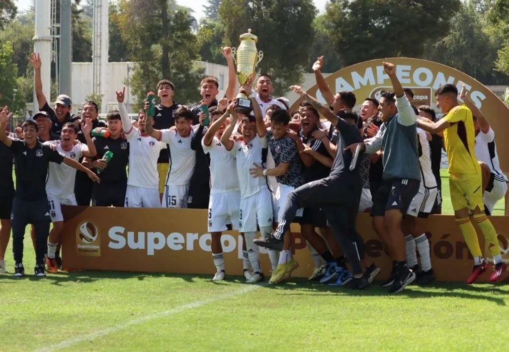Colo Colo alzó la Supercopa Proyección 2024.