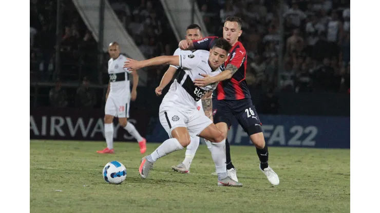 En Colo Colo tendrán que seguir esperando por Guillermo Paiva. (Foto: Christian Alvarenga/Getty Images)