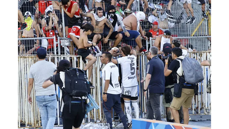 Colo Colo no podrá llevar a sus hinchas a tres partidos de visita en Primera División tras los graves incidentes en la Supercopa. (Foto: Marcelo Hernández/Photosport)