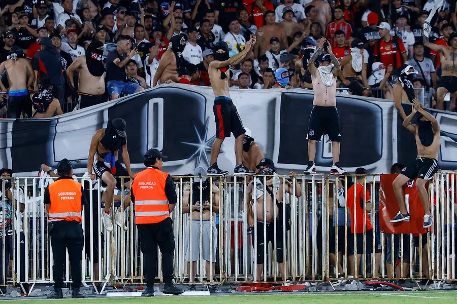 Los incidentes que se vivieron en el Estadio Nacional | Foto: Photosport