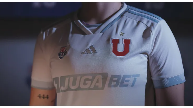 ¡Atención Azules! Así es la nueva camiseta alternativa de la U 2024