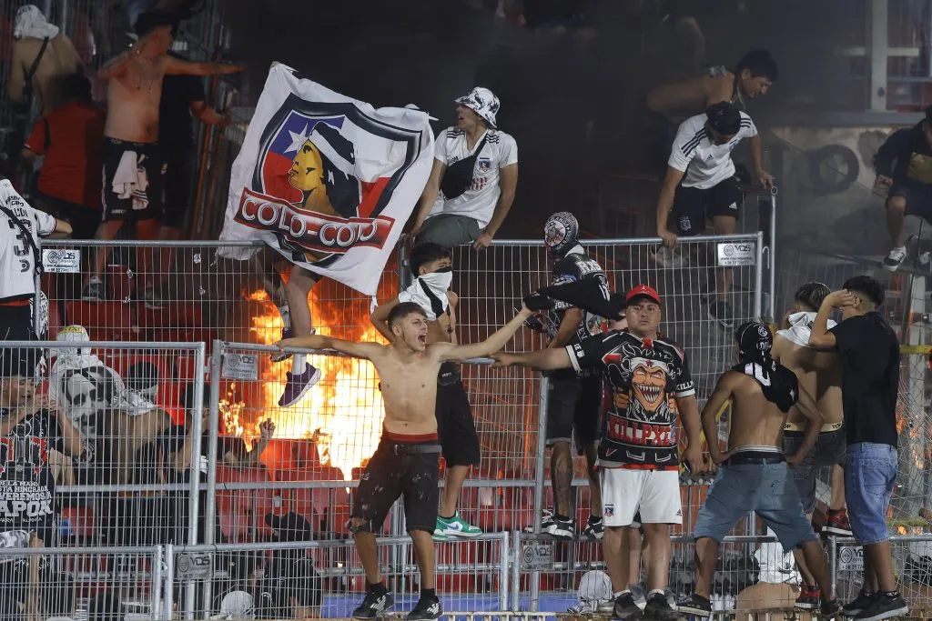 Graves incidentes se reportaron en el estadio Nacional. (Foto: Felipe Zanca/Photosport)