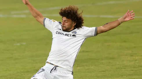 El defensa Maximiliano Falcón recibió un fuerte pelotazo en la Supercopa. (Foto: Photosport)