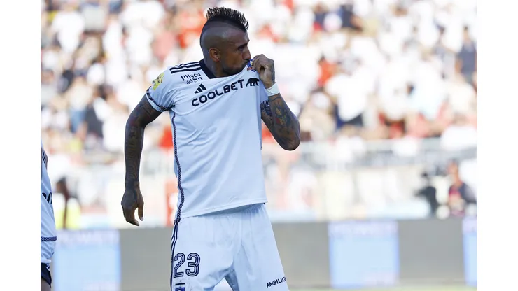Arturo Vidal volvió a convertir un gol con Colo Colo después de casi 17 años. (Foto: Marcelo Hernández/Photosport)