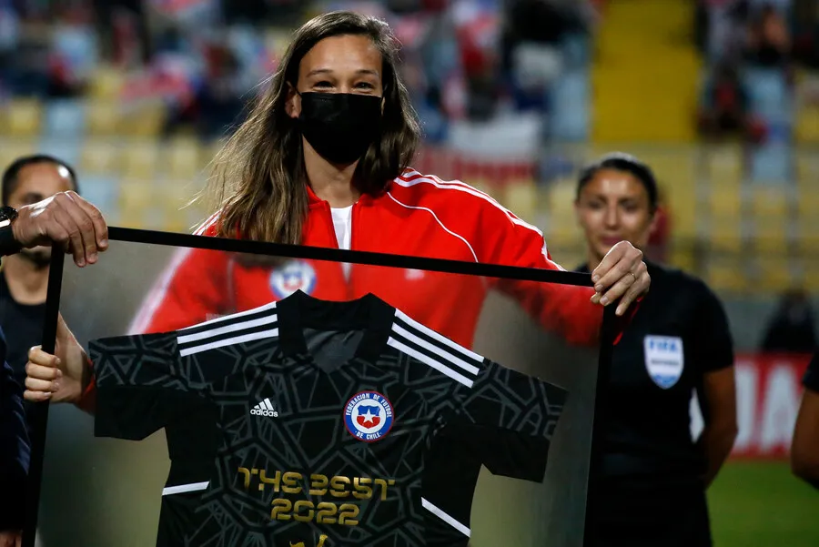 Mena habló de la partida de Endler | Foto: Photosport