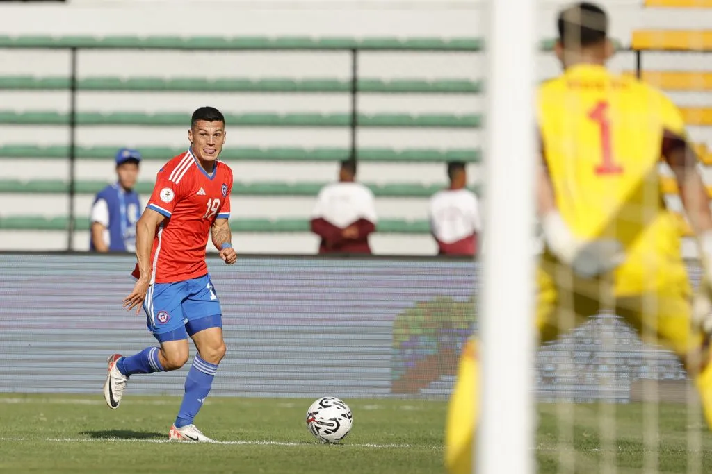 Cepeda vistiendo la camiseta de La Roja en el Preolímpico | FOTO: Jesus Vargas/Photosport