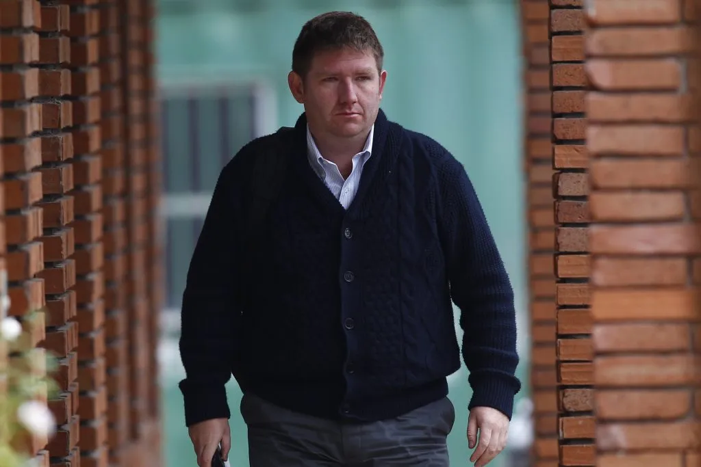 Rodrigo Goldberg le entrega mensaje a Victoriano Cerda (Foto: Photospot)